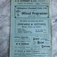 1925 - 1926 Gillingham v QPR Football Programme: Excellent condition with light team change and score inside.