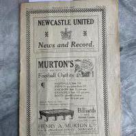 1927 - 1928 Newcastle United v Middlesbrough Football Programme: Excellent condition with no team changes.
