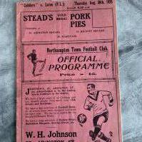 1928 - 1929 Northampton Town v Luton Town Football Programme: Fair/good condition with no team changes. Can see a little rust mark throughout where staples used to be. Light fold.