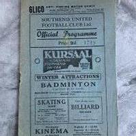 1928 - 1929 Southend United v Watford Football Programme: Good condition with no team changes. Light fold.