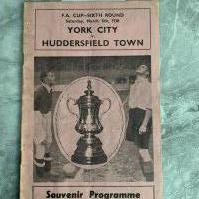 1937 - 1938 York City v Huddersfield Town FA Cup Football Programme: Good condition with no team changes. Light folding and back cover below average. Huddersfield got to the final.