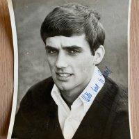 George Best Signed Manchester United Football Press Photo: 10 x 8 inch press photo from around 1965 signed in biro and dedicated to Janet. Press stamp to rear.