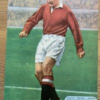 Duncan Edwards Manchester United Signed Football Picture: 11 x 7 inch magazine picture hand signed in blue biro without dedication. Sadly Busby Babe Duncan died in the Munich air disaster.