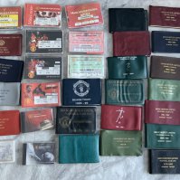 Manchester United Season Ticket Books: Complete run from 76/77 to 2006/2007 in good condition. (31)
