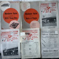 25/26 Burnley v Manchester United Football Programme: Fair condition League match with number to cover and name written to rear. Pencilled half times and team changes.