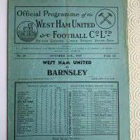 37/38 West Ham v Barnsley Football Programme: Good condition league match with no team changes.