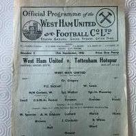 42/43 West Ham v Tottenham Football Programme: Single sheet in fair/good condition with folding and a few tiny nicks to border. No team changes.