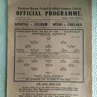 40/41 Tottenham v West Ham Football Programme: Good condition single sheet league match with no team changes.