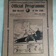 39/40 Tottenham v Birmingham City Football Programme: Very good condition 4 page league match with no team changes. From the defunct season dated 26 8 1939.