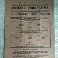 39/40 Tottenham v Chelsea Football Programme: Very good condition single sheet league match with no team changes. Dated 11 5 1940 with light folding.