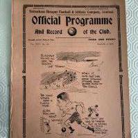 32/33 Tottenham v Northfleet United Football Programme: Excellent condition ex bound reserve friendly match with no team changes.