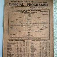 1931 LCC Final Tottenham v Arsenal Football Programme: Fair condition single sheet London Challenge Cup Final match with one team change. Creasing.