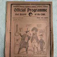 1922 - 1923 Tottenham v Oxford University Football Programme: Ex bound friendly match with no team changes. Spine completely detached. Officially a Spurs first team match.
