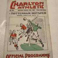 39/40 Charlton v Tottenham Football Programme: Good condition with pencilled team changes. Fold. Dated 13 1 1940.
