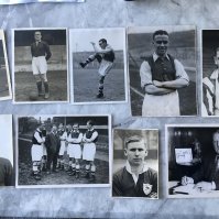 Arsenal Pre War Football Press Photos: Lovely shot of manager George Allison with 6 players in Arsenal kit, James Ramsey mid 20s, Parker 1932, Bastin, Davidson and more. Various sizes the smallest being postcard size. Mainly good all with press stamps to rear. (9)
