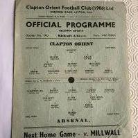43/44 Clapton Orient v Arsenal Football Programme: Fair condition with no team changes dated 9 10 1943. Folding.