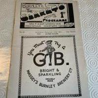 33/34 Burnley v Brentford Football Programme: Very good condition league match with no team changes. Rusty staples holding firm.