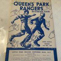 39/40 QPR v Brentford Football Programme: Excellent condition league match with team changes. Dated 11 11 1939. Staple removed not rotted away.