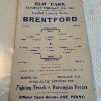 42/43 Reading v Brentford Football Programme: Good condition single sheet league match dated 27 2 1943 with no team changes. Folding.