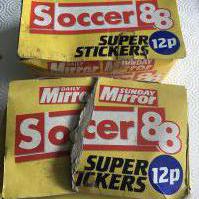 Daily Mirror Super Stickers Shop Display Football Cards: Complete box of 100 packs and a box with 91 packs remaining. One box has tearing. Cards cost in 1988 12 pence per pack. Rare to find unopened packs. 191 packs in 2 boxes.
