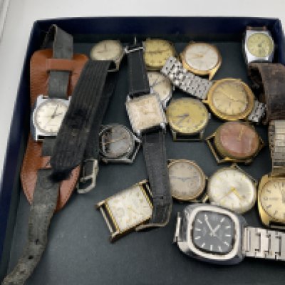 A tray of mixed vintage watches to include Oris, Smiths, Roamer. Postage category B.