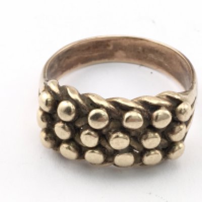 A 9ct gold gents gypsy ring. 11.14g and size Z+1