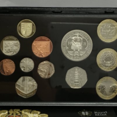 A 2009 U.K. proof coin set with the Kew Gardens 50p Postage B