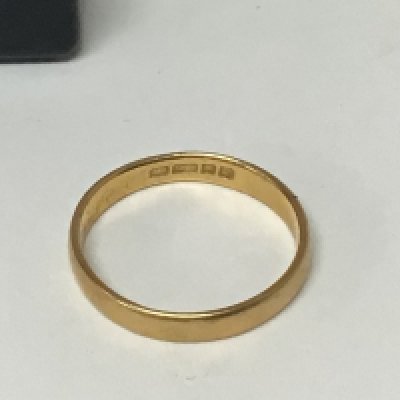 A 22carat gold wedding band. Weight 2.8g