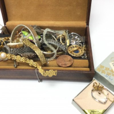 A mixed collection jewellery including necklaces, rings etc . Postage category B