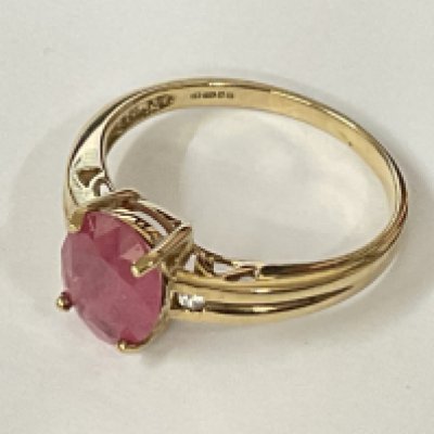 9ct yellow gold ring set with oval ruby flanked by white sapphires. Ruby 1.25ct approx. Sapphires 0.02ct approx. Ring size approx N. Postage category A.