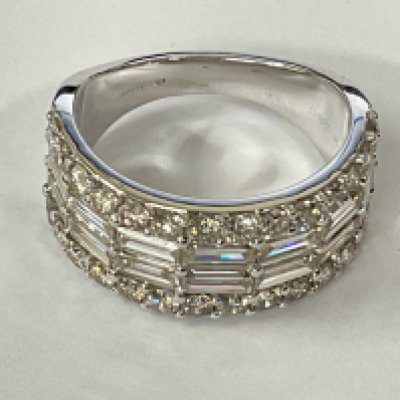 9ct white gold diamond band set with RBC and baguette cut diamonds. Diamonds 2.72ct. Ring size approx M/N.
