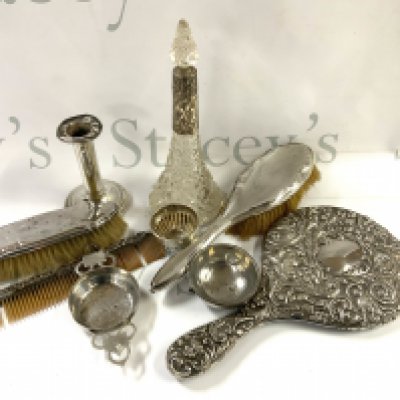 A mixed collection of hallmarked silver articles. (D)