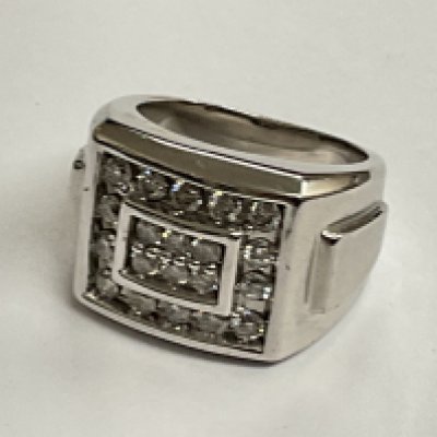14ct white gold diamond ring. 1.40ct. 12.53g. Approx ring size L. Postage category A.