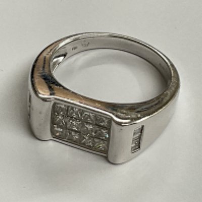 White gold diamond ring, Princess cut. 1.24ct, 7.96g, ring size approx O. Postage category A.