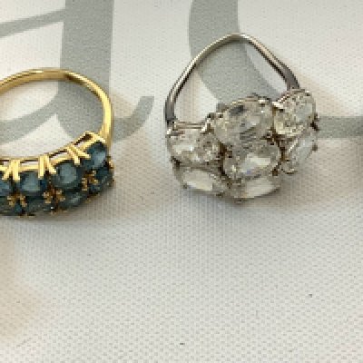 4 9ct gold and semi precious stone set rings. (A) total weight 11g.