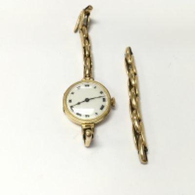 An 18ct gold ladies watch with expandable strap for restoration. Postage A