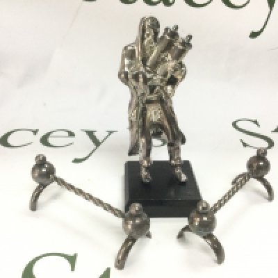 A silver plated judaica figure, approx height 14cm and a pair of silver plated knife rests (3). Shipping category B.