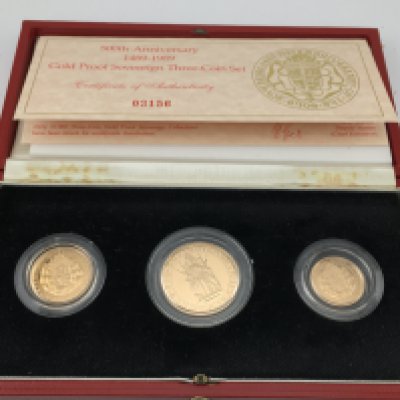 500th anniversary gold proof three coin set including a double, full and half sovereign. With COA.Postage B
