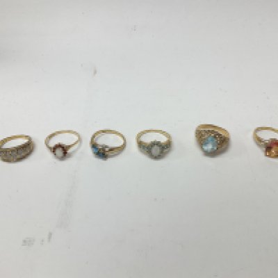 A small collection of 9ct gold rings. Approx weight 17.49 grams