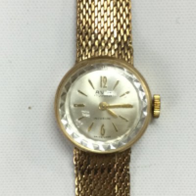A 9ct gold ladies Avia watch. Winds and runs. 20.63g Postage B