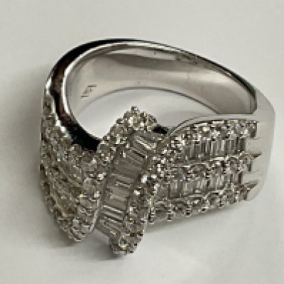 18ct white gold diamond ring baguette round diamond ring. 2ct, 11g, approx ring size N. Postage category A.