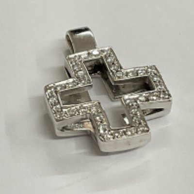 18ct white gold diamond cross hollow pendant. 30 diamonds, 4.16g. Postage category A.