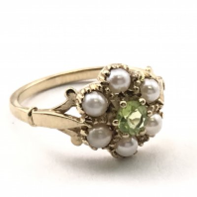 A 9ct gold Pearl and peridot set ring , total weight 2.3g , ring size M/N. Postage category A