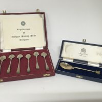 A cased set of silver spoons and a seal top crown silver spoon (2)