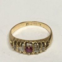 An 18carat gold ring set with ruby and diamonds weight 4g
