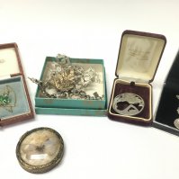 WITHDRAWN - A Collection of jewellery including a butterfly incased compact, rolled gold necklace, Marcasite necklace, Silver Denmark leaf brooch, silver necklace with shell pendant etc. postage cat B