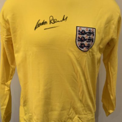 England 1966 World Cup Final Signed Replica Goalkeeper Shirt: Iconic long sleeve yellow shirt signed to front by Gordon Banks. COA from reputable source. 