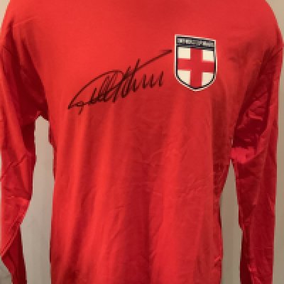 England 1966 World Cup Final Winners Signed Replica Shirt: Signed to front by Geoff Hurst. COA from reputable source. 