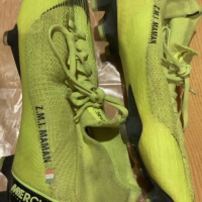 Tottenham Match Worn Aurier Football Boots: ZMI Maman and Ivory Coast flag to both Nike Mercurial boots. 