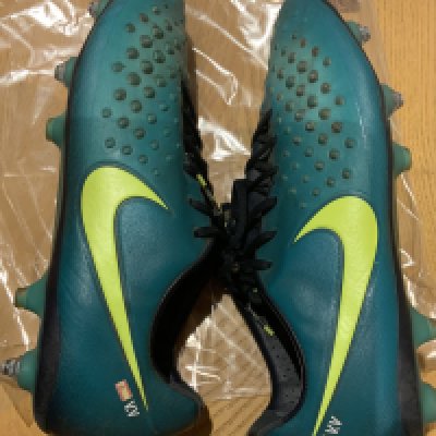 Middlesbrough + Spain Victor Valdes Match Worn Football Boots: Nike Magista. Sole of right boot is split. VV embroidered onto both boots which also have Spanish flag. 